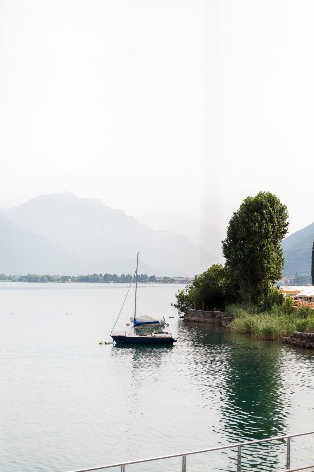 Lakefront Home Residenza Il Gallo In Riva Al Lago 피소그네 외부 사진